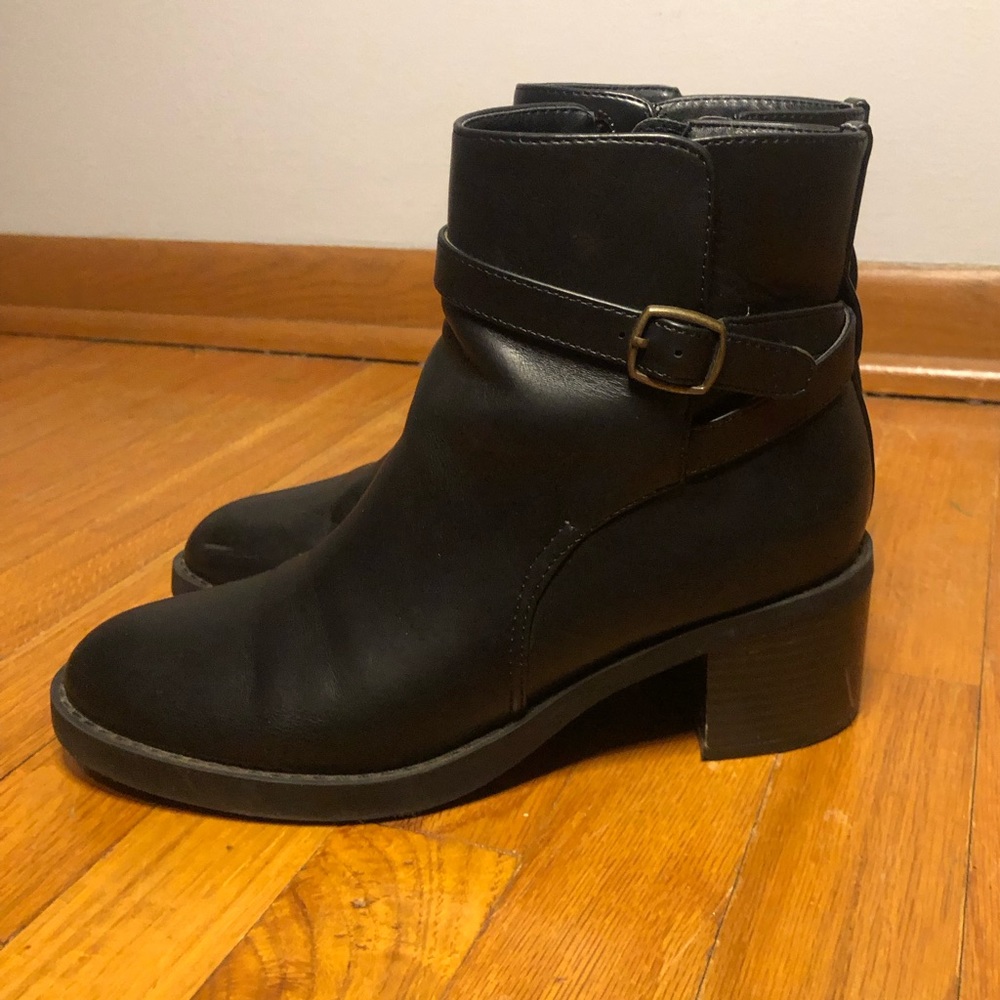 Cool chunky heel boot - Size 8 Women’s